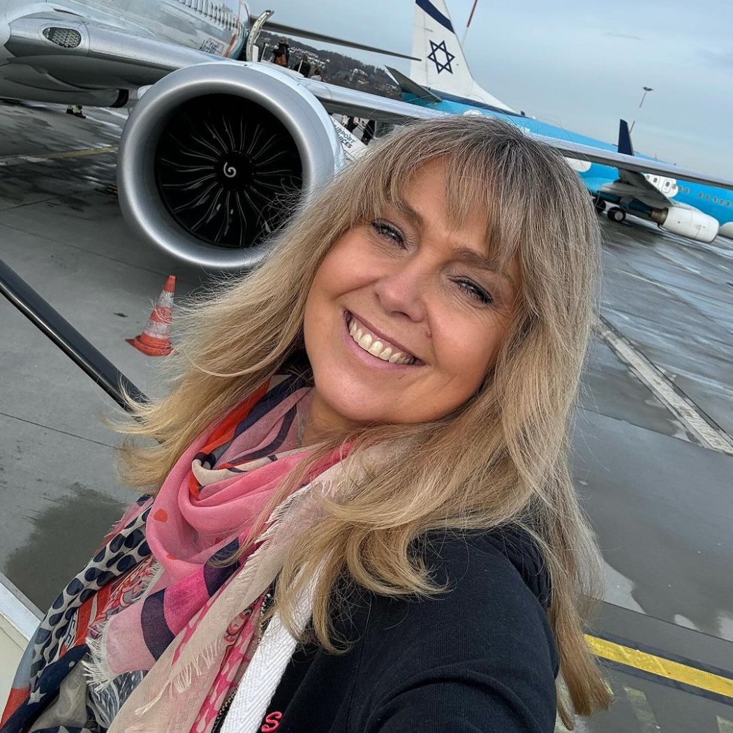 Nie masz pomysłu na włosy? Przetestuj patent znanej 50-latki. Zrobi z ciebie modelkę